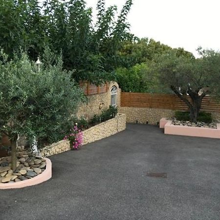 Appartement Rez De Chausse Bollène Exterior foto
